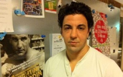 Marokkaanse theatermaker Boumadian Jaghi komt terug naar Tilburg met boksvoorstelling