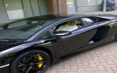 Badr Hari geeft moeder Lamborghini
