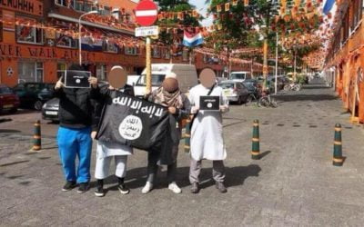 ISIS-sympathisanten met vlaggen in Den Haag