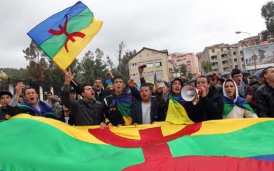 Het verbieden van Amazigh-vlag zal de Algerijnse solidariteit alleen maar versterken