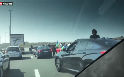 Trouwstoet zorgt voor verkeerschaos