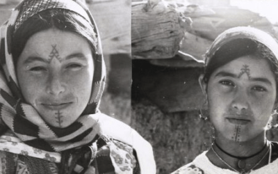 De Verdwijnende Amazigh Traditie van gezichts en lichaams tattoo’s