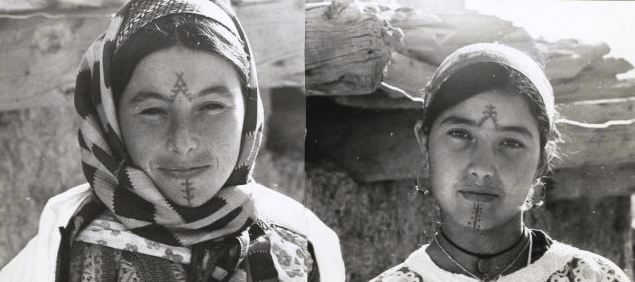 De Verdwijnende Amazigh Traditie van gezichts en lichaams tattoo’s